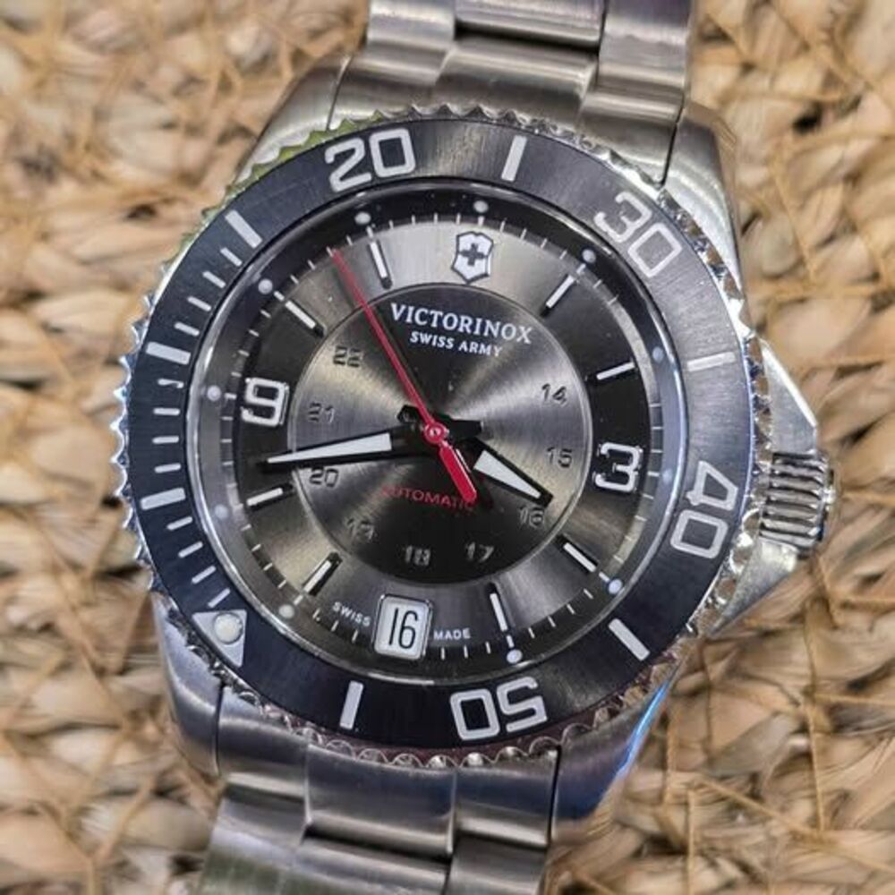 Mens Victorinox Maverick Automatic Watch 38mm Grey Dial 241702